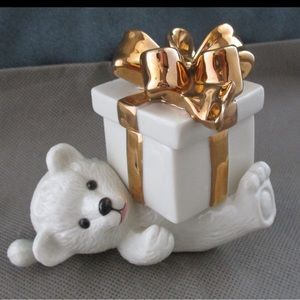 Mikasa Holiday Elegance Vintage  porcelain bear holding Present